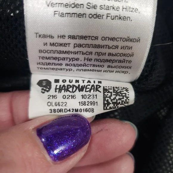 Mountain Hardwear Black Utility Jacket with Hood - Picture 12 of 16